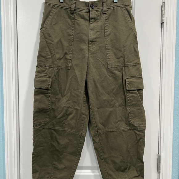 Women's Olive Barrel-Leg Cropped Cargo Pants - Picture 2 of 7
